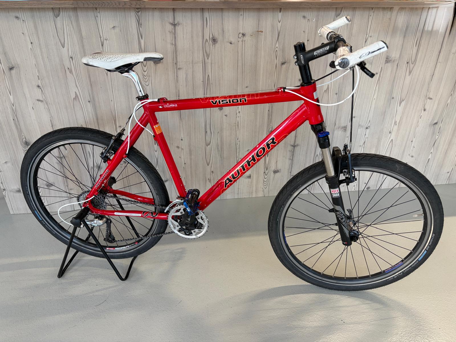 Rotes Author Vision HT Occasion-Mountainbike mit Federgabel
